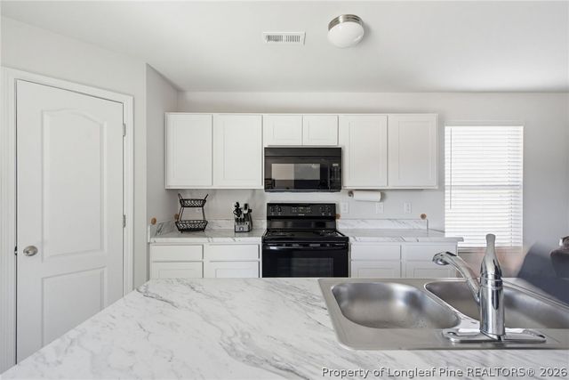 913 Sapphire Stone Lane, Hope Mills, NC 28348