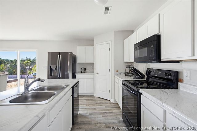 913 Sapphire Stone Lane, Hope Mills, NC 28348