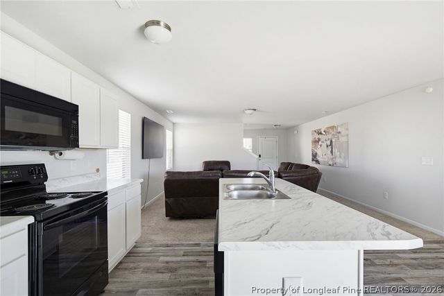 913 Sapphire Stone Lane, Hope Mills, NC 28348