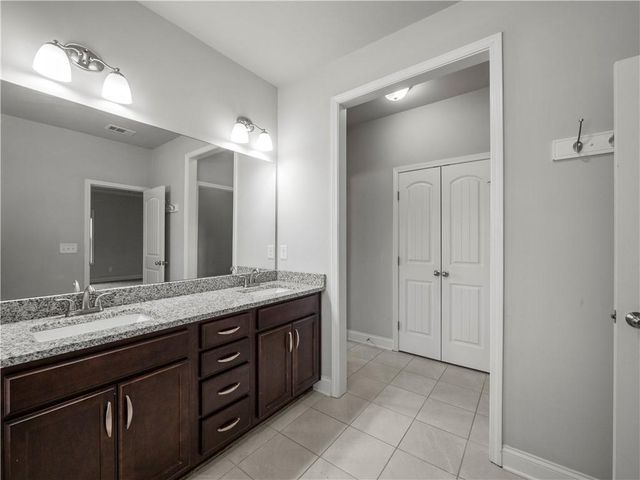 146 Morris Creek Drive, Hoschton, GA 30548