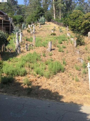 6776 Pinehaven Rd, Oakland, CA 94611