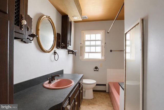 1884 DUBS CHURCH RD, Hanover, PA 17331