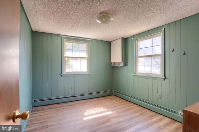 1884 DUBS CHURCH RD, Hanover, PA 17331