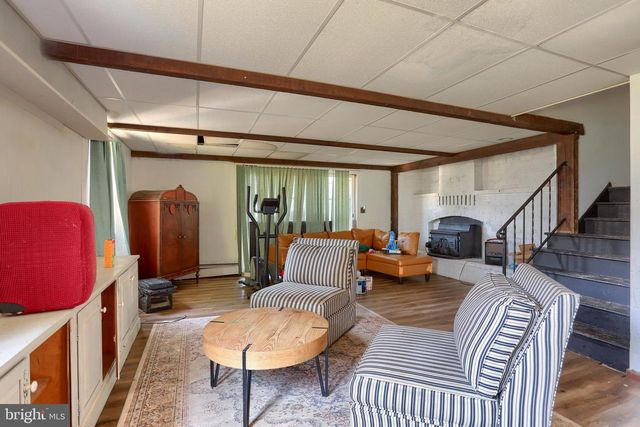 1884 DUBS CHURCH RD, Hanover, PA 17331