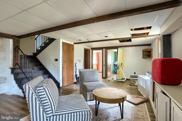 1884 DUBS CHURCH RD, Hanover, PA 17331