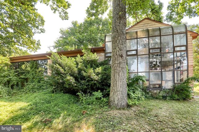 1884 DUBS CHURCH RD, Hanover, PA 17331