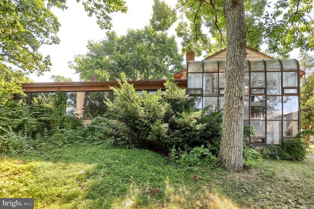 1884 DUBS CHURCH RD, Hanover, PA 17331