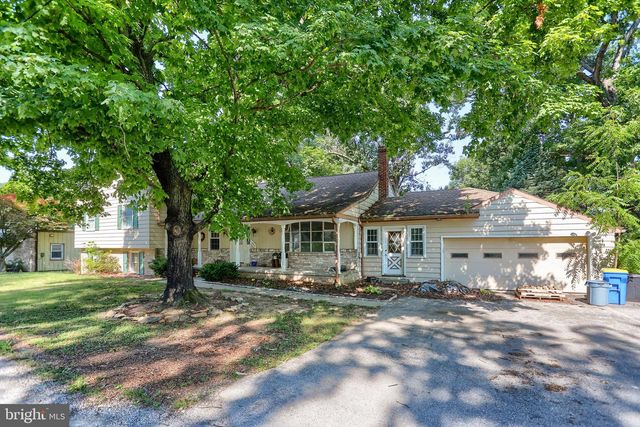 1884 DUBS CHURCH RD, Hanover, PA 17331