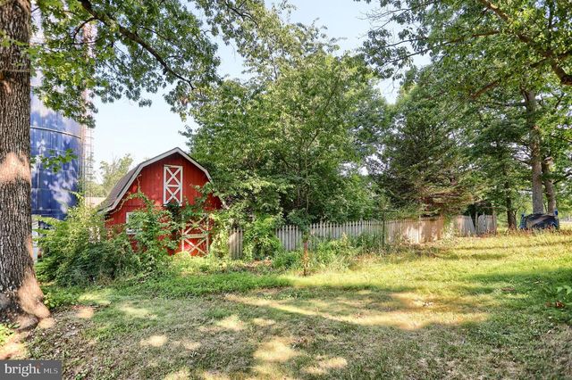 1884 DUBS CHURCH RD, Hanover, PA 17331