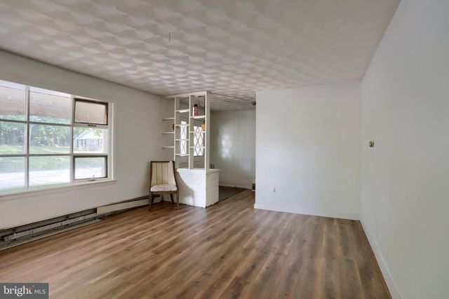 1884 DUBS CHURCH RD, Hanover, PA 17331