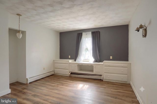 1884 DUBS CHURCH RD, Hanover, PA 17331