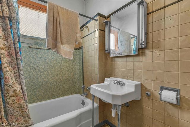 3157 W 44th Street, Cleveland, OH 44109