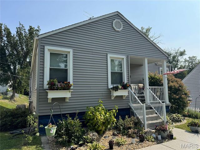 1207 Douglas Street, Godfrey, IL 62002