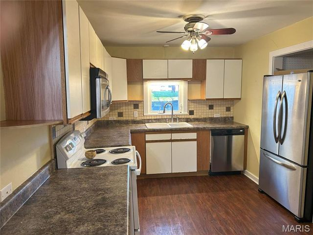 1207 Douglas Street, Godfrey, IL 62002