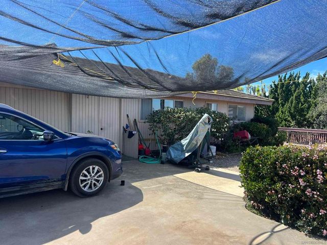 3250 Sunny Creek Rd, Carlsbad, CA 92010