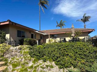 3250 Sunny Creek Rd, Carlsbad, CA 92010