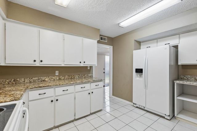 1806 Lakecrest Court, Carrollton, TX 75006
