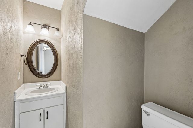 1806 Lakecrest Court, Carrollton, TX 75006