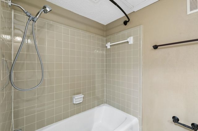 1806 Lakecrest Court, Carrollton, TX 75006