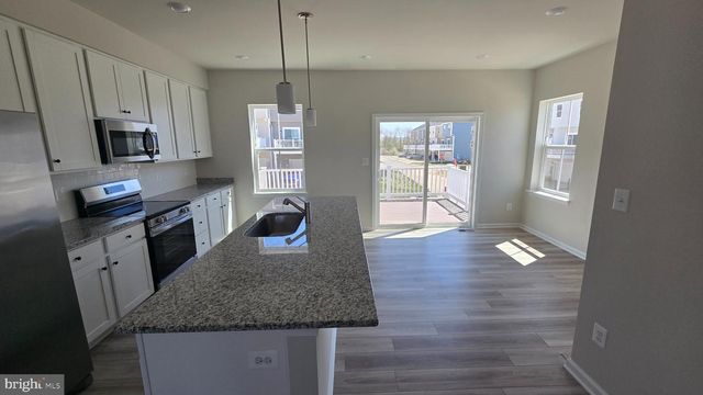 1230 RED CLOVER LN, Ranson, WV 25438