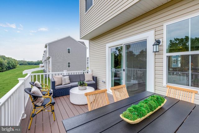 1230 RED CLOVER LN, Ranson, WV 25438