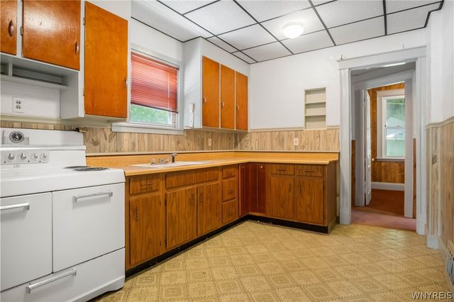 1860 Linwood Avenue, Niagara Falls, NY 14305