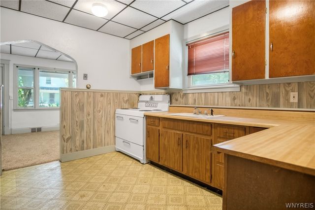 1860 Linwood Avenue, Niagara Falls, NY 14305