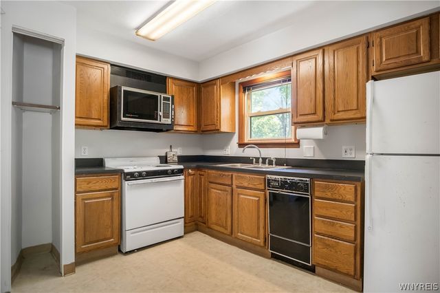 1860 Linwood Avenue, Niagara Falls, NY 14305