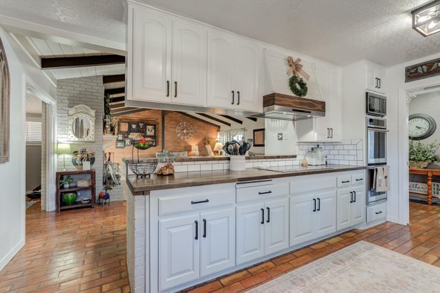 2420 N 2nd Street, Tahoka, TX 79373