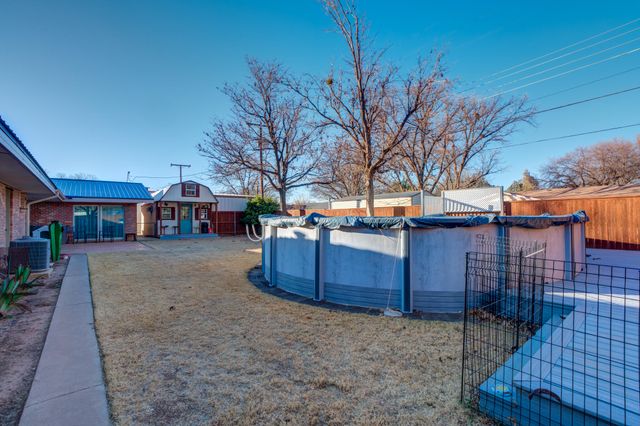 2420 N 2nd Street, Tahoka, TX 79373