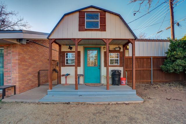 2420 N 2nd Street, Tahoka, TX 79373