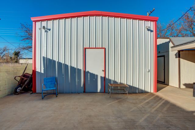 2420 N 2nd Street, Tahoka, TX 79373