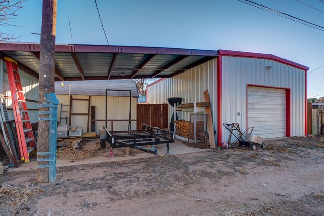 2420 N 2nd Street, Tahoka, TX 79373