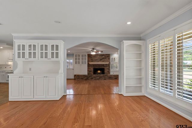 909 Elizabeth St, Gilmer, TX 75644