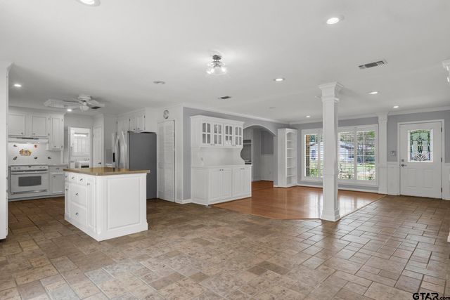 909 Elizabeth St, Gilmer, TX 75644