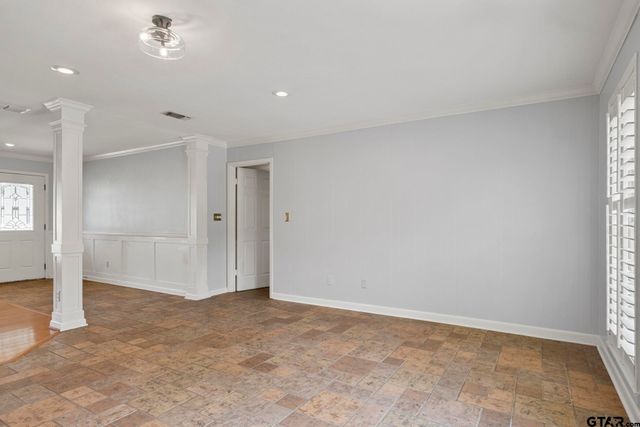 909 Elizabeth St, Gilmer, TX 75644