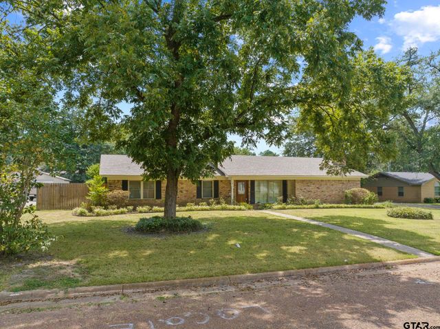 909 Elizabeth St, Gilmer, TX 75644