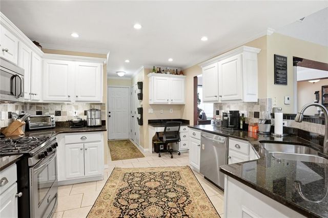 409 Leigh Court, Stockbridge, GA 30281