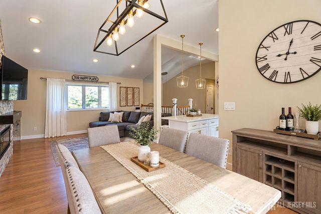 15 Foxwood Drive, Franklin, NJ 08873