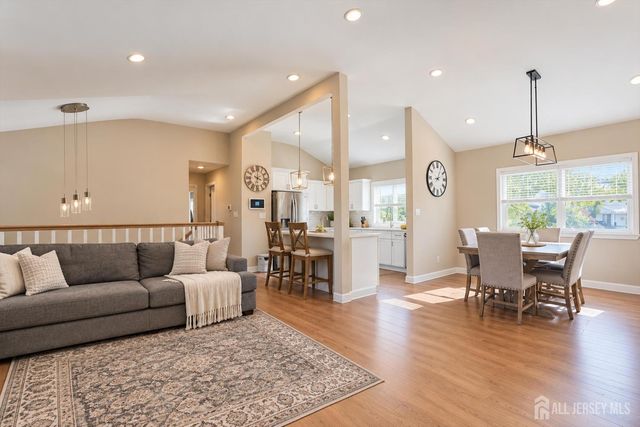 15 Foxwood Drive, Franklin, NJ 08873