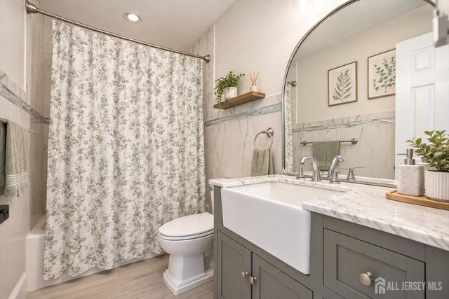 15 Foxwood Drive, Franklin, NJ 08873