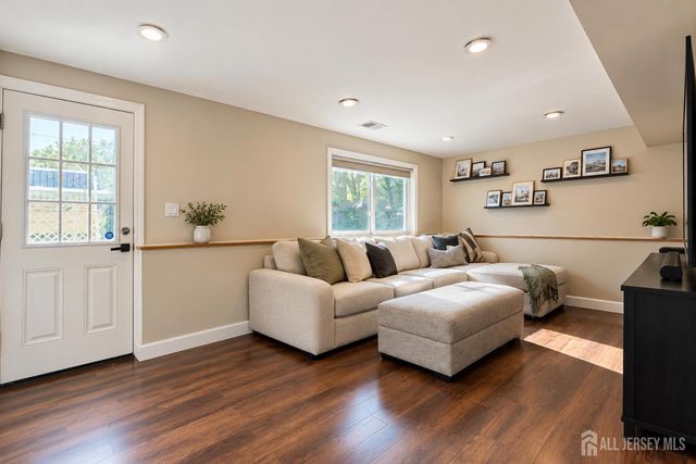 15 Foxwood Drive, Franklin, NJ 08873