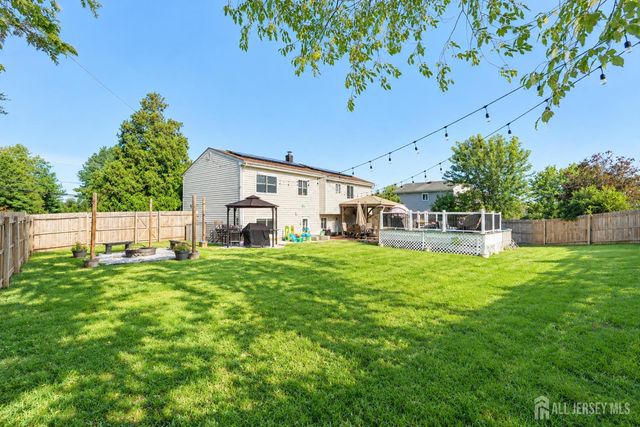 15 Foxwood Drive, Franklin, NJ 08873