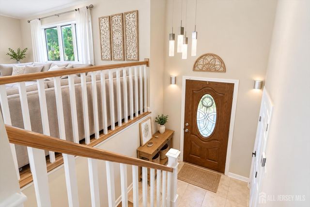 15 Foxwood Drive, Franklin, NJ 08873