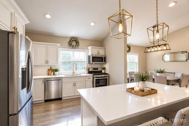 15 Foxwood Drive, Franklin, NJ 08873