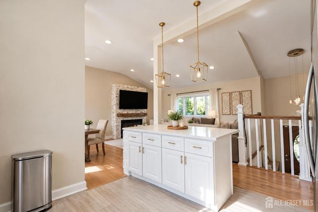 15 Foxwood Drive, Franklin, NJ 08873