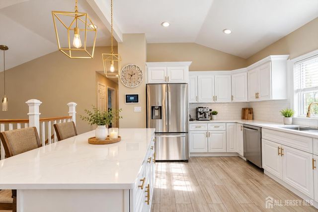 15 Foxwood Drive, Franklin, NJ 08873