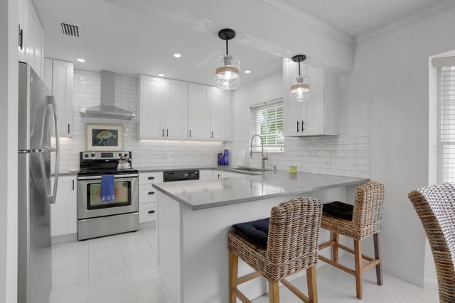 75 Venetian Drive D-13, Delray Beach, FL 33483