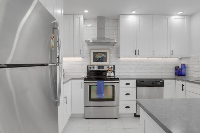 75 Venetian Drive D-13, Delray Beach, FL 33483