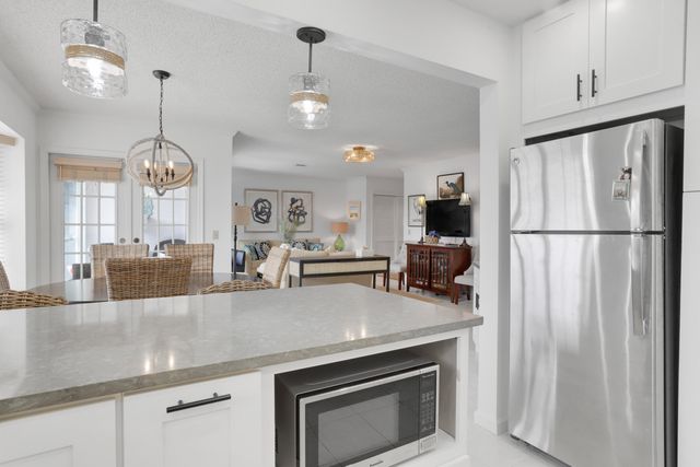 75 Venetian Drive D-13, Delray Beach, FL 33483